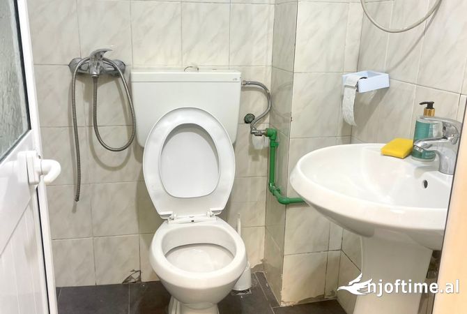 Jepet me qera dyqan tek 21 Dhjetori, Rr. Sulejman Pitarka/ 30,000 ALL/