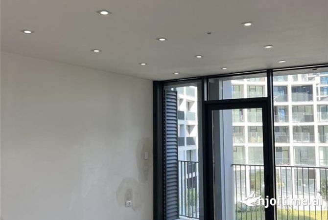 Ambiente Commerciale in Affitto 3+1 a Tirana - 1,200 Euro