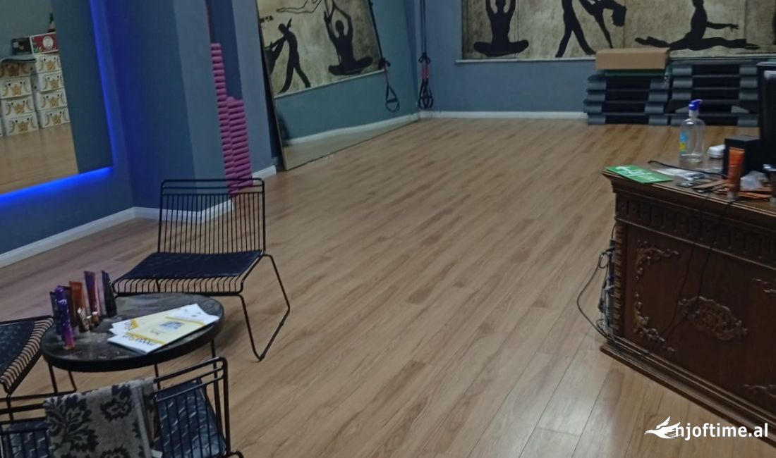 Jepet ambient biznesi me qera Rruga Kavajes/ 1200 euro