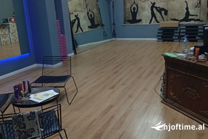 Jepet ambient biznesi me qera Rruga Kavajes/ 1200 euro