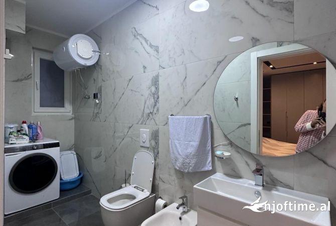 Shtepi ne shitje Apartament ne Tirane, 2+1, Mobilimi E mobiluar, Pagesa 360,000  Euro.