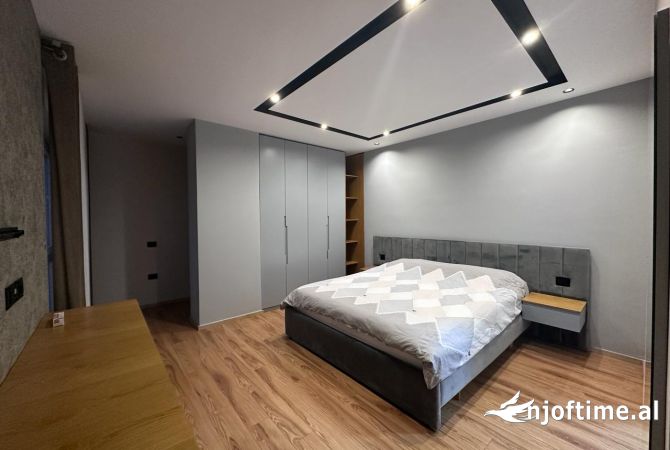 Shtepi ne shitje Apartament ne Tirane, 2+1, Mobilimi E mobiluar, Pagesa 360,000  Euro.