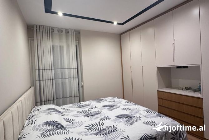 Shtepi ne shitje Apartament ne Tirane, 2+1, Mobilimi E mobiluar, Pagesa 360,000  Euro.