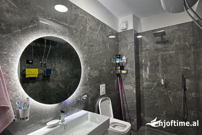 Shtepi ne shitje Apartament ne Tirane, 2+1, Mobilimi E mobiluar, Pagesa 360,000  Euro.