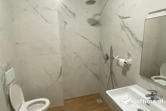 Jepet Zyre me qera 2+1  Rruga e Kosovarve/ 1000 euro