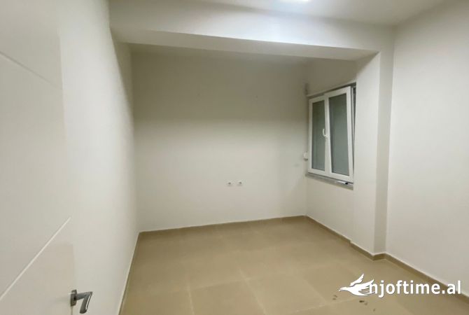Jepet Zyre me qera 2+1  Rruga e Kosovarve/ 1000 euro
