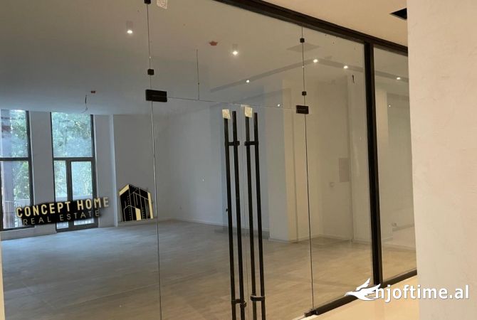Ambiente Commerciale in Affitto 1+1 a Tirana - 2,500 Euro