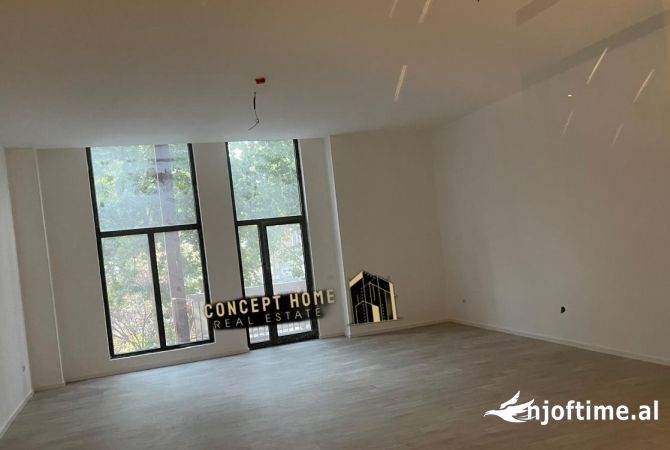 Ambiente Commerciale in Affitto 1+1 a Tirana - 2,500 Euro