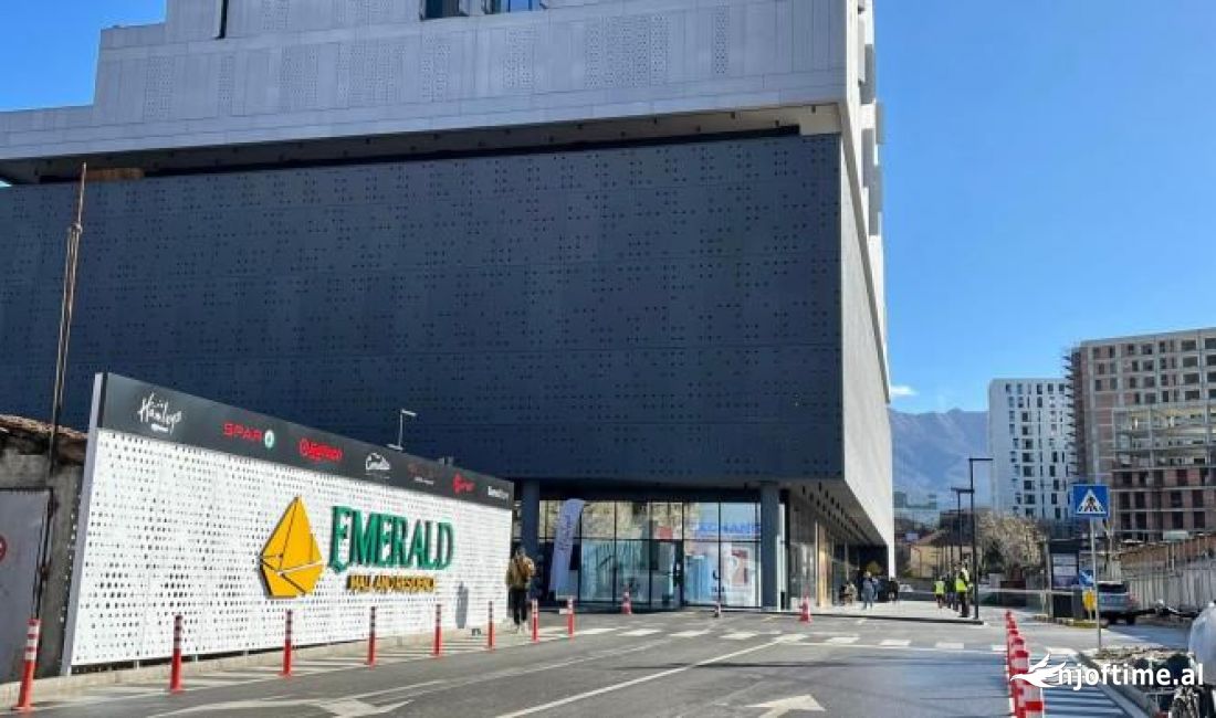 Shtepi ne shitje Apartament ne Tirane, 1+1, Mobilimi Bosh, pa mobiluar, Pagesa 153,000  Euro.