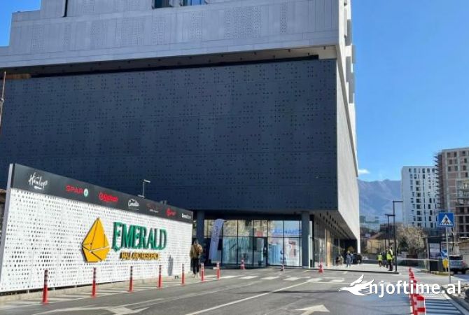 Shitet apartament 1+1 tek Emerald Center, Rr. 5 Maji/ 153,000 €