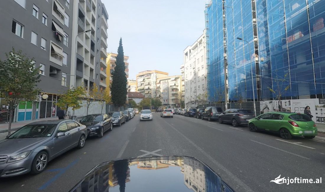 Jepet me qera njesi biznesi tek Komuna e Parisit/ 320,000 ALL