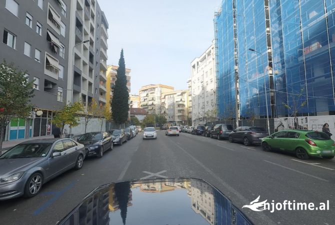 Jepet me qera njesi biznesi tek Komuna e Parisit/ 320,000 ALL