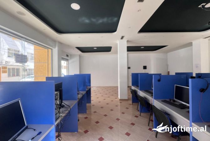 Ambiente Commerciale in Affitto 3+1 a Tirana - 800 Euro