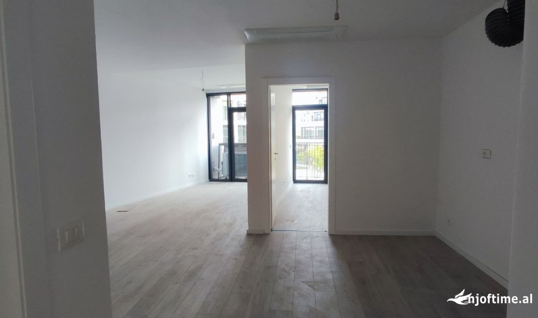 Jepet zyre me qera 2+1 te Liqeni Artificial, Lake View/ 1200 euro