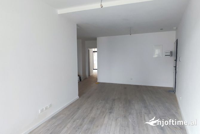 Jepet zyre me qera 2+1 te Liqeni Artificial, Lake View/ 1200 euro