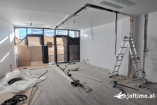 Jepet zyre me qera 2+1 te Liqeni Artificial, Lake View/ 1200 euro