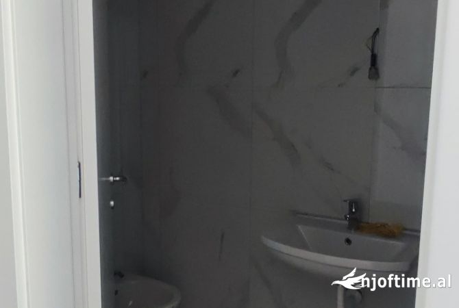 Jepet zyre me qera 2+1 te Liqeni Artificial, Lake View/ 1200 euro