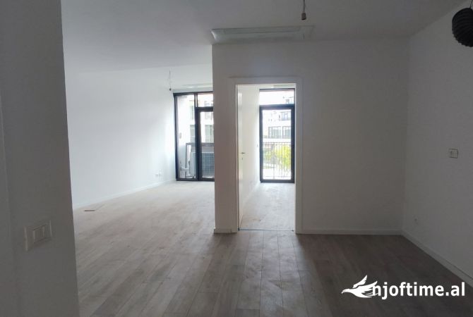 Jepet zyre me qera 2+1 te Liqeni Artificial, Lake View/ 1200 euro