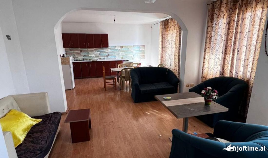 Shtepi ne shitje Apartament ne Tirane, 2+1, Mobilimi E mobiluar, Pagesa 156,600  Euro.