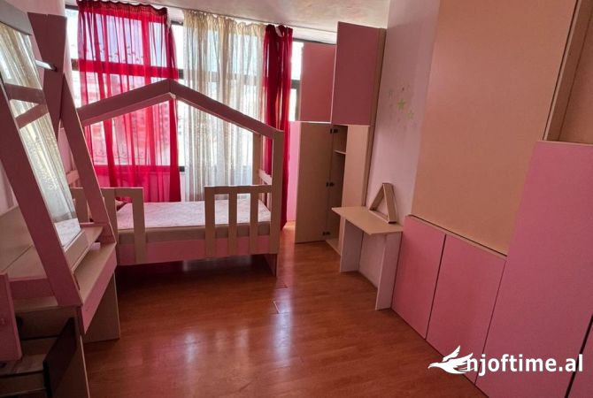 Shtepi ne shitje Apartament ne Tirane, 2+1, Mobilimi E mobiluar, Pagesa 156,600  Euro.