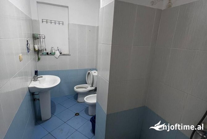 Shtepi ne shitje Apartament ne Tirane, 2+1, Mobilimi E mobiluar, Pagesa 156,600  Euro.