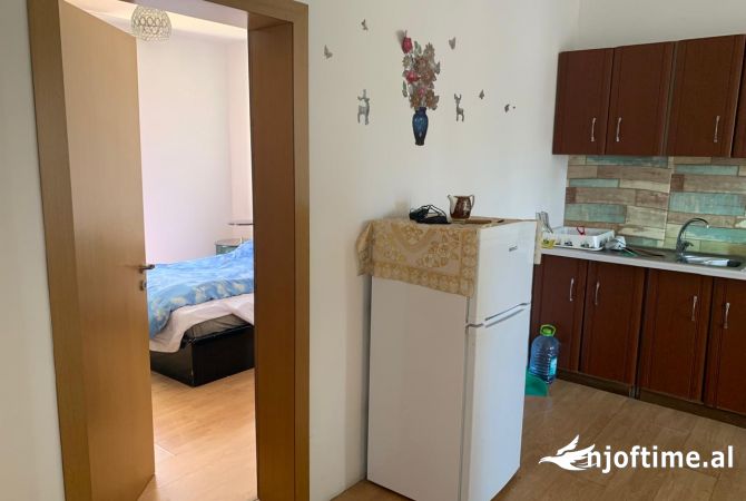 Shtepi ne shitje Apartament ne Tirane, 2+1, Mobilimi E mobiluar, Pagesa 156,600  Euro.