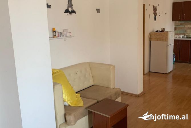 Shtepi ne shitje Apartament ne Tirane, 2+1, Mobilimi E mobiluar, Pagesa 156,600  Euro.