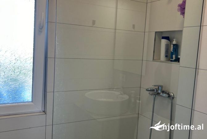 Shtepi ne shitje Apartament ne Pogradec, 1+1, Mobilimi E mobiluar, Pagesa 110,000  Euro.