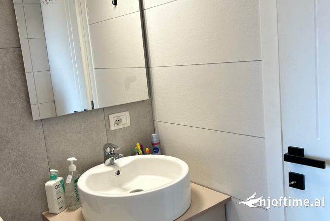 Shtepi ne shitje Apartament ne Pogradec, 1+1, Mobilimi E mobiluar, Pagesa 110,000  Euro.