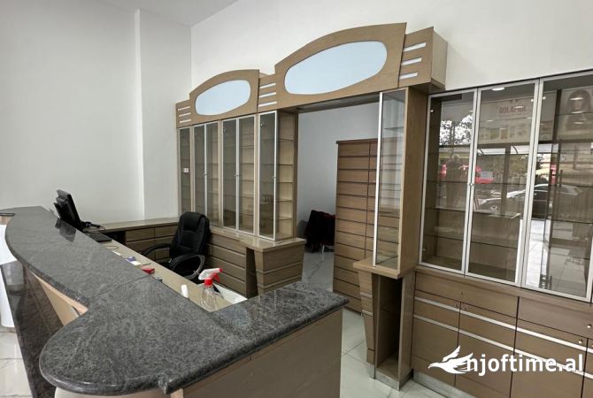 Ambiente Commerciale in Affitto 1+1 a Tirana - 50,000 Leke
