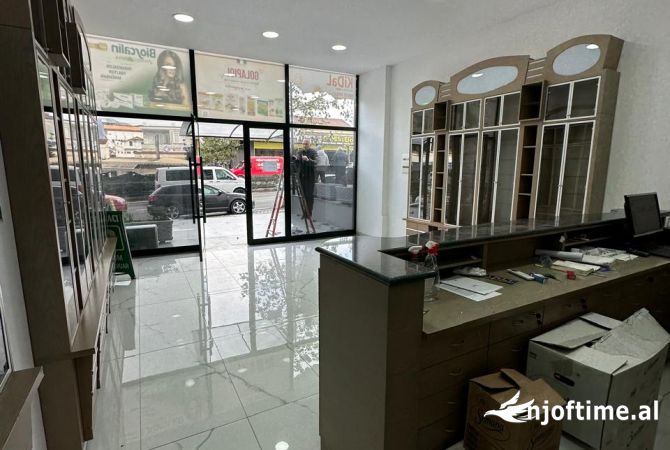 Ambiente Commerciale in Affitto 1+1 a Tirana - 50,000 Leke