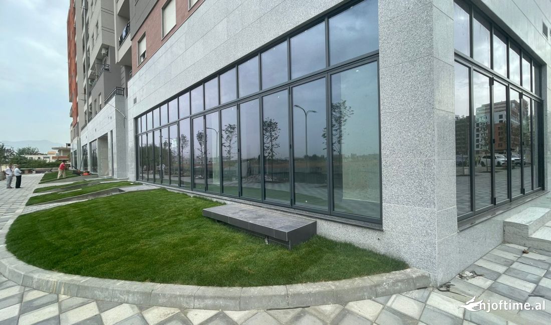 Jepet me qera ambient biznesi ne Astir, rruge Kryesore/ 2000 euro