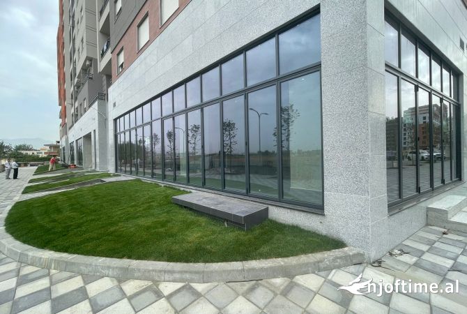 Jepet me qera ambient biznesi ne Astir, rruge Kryesore/ 2000 euro