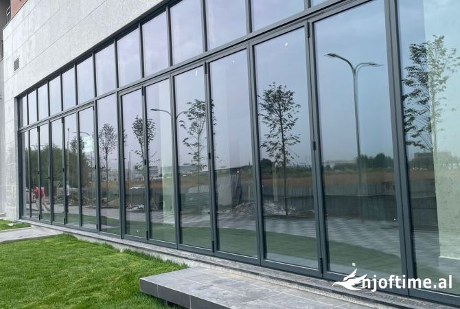 Jepet me qera ambient biznesi ne Astir, rruge Kryesore/ 2000 euro