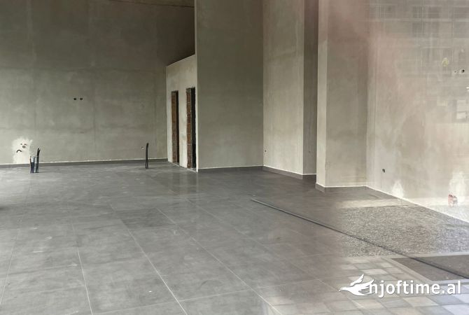 Jepet me qera ambient biznesi ne Astir, rruge Kryesore/ 2000 euro