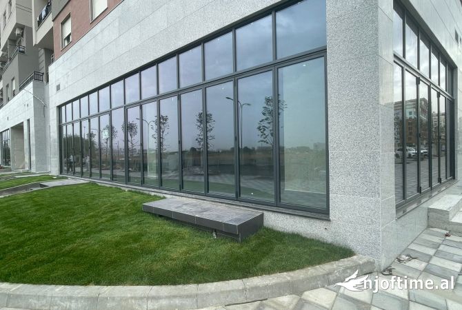 Jepet me qera ambient biznesi ne Astir, rruge Kryesore/ 2000 euro