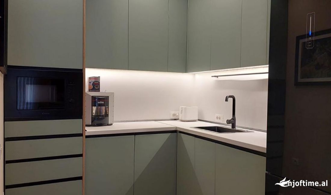 Appartamento in affitto a Tirana 2+1, SemiArredato