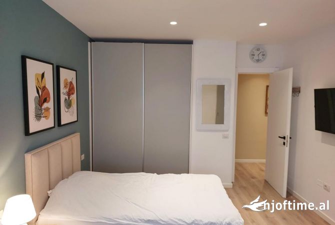 Appartamento in affitto a Tirana 2+1, SemiArredato