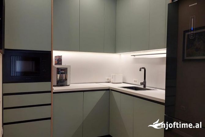 Jepet me qera apartament 2+1 tek Rr. e Elbasanit/ 1000 euro