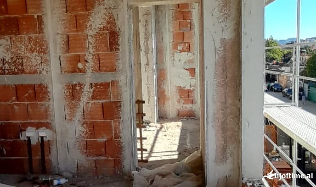 Shtepi ne shitje Apartament ne Tirane, 2+1, Mobilimi Bosh, pa mobiluar, Pagesa 165,000  Euro.