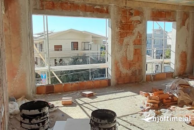 Shtepi ne shitje Apartament ne Tirane, 2+1, Mobilimi Bosh, pa mobiluar, Pagesa 165,000  Euro.