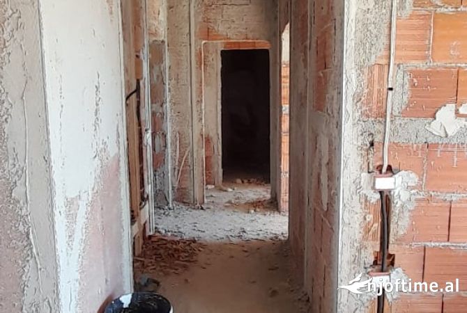 Shtepi ne shitje Apartament ne Tirane, 2+1, Mobilimi Bosh, pa mobiluar, Pagesa 165,000  Euro.