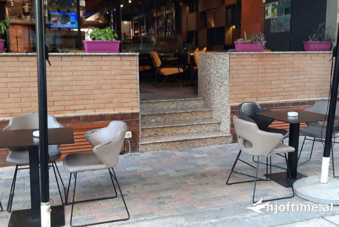 Shitet Bar-Caffe tek Rruga e Barrikadave/ 345,000 Euro