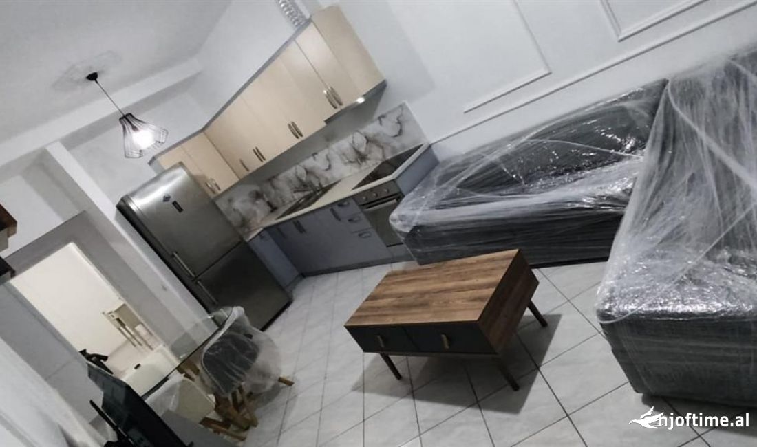 Appartamento in vendita a Tirana 2+1, Arredato