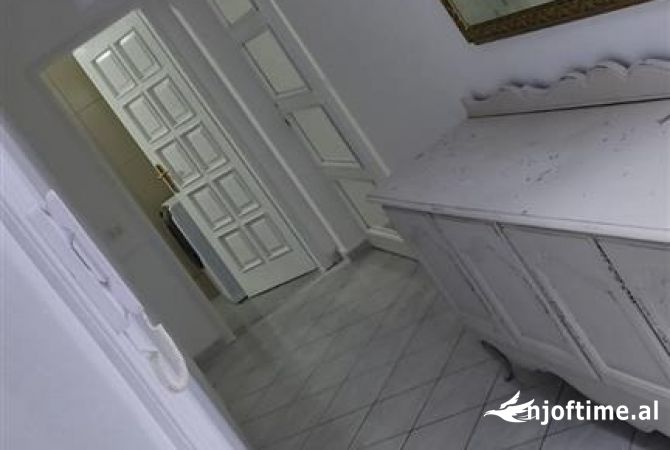 Appartamento in vendita a Tirana 2+1, Arredato