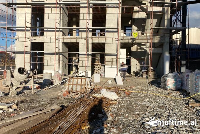 Business Property for Rent 4+1 in Tirana - 7,500 Euro