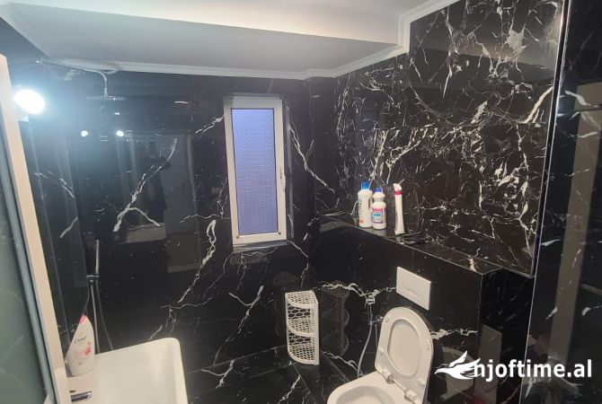 Shtepi ne shitje Apartament ne Tirane, 1+1, Mobilimi Bosh, pa mobiluar, Pagesa 120,000  Euro.