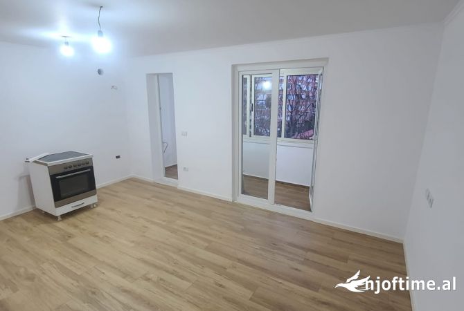 Shtepi ne shitje Apartament ne Tirane, 1+1, Mobilimi Bosh, pa mobiluar, Pagesa 120,000  Euro.
