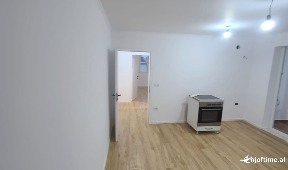 Shtepi ne shitje Apartament ne Tirane, 1+1, Mobilimi Bosh, pa mobiluar, Pagesa 120,000  Euro.