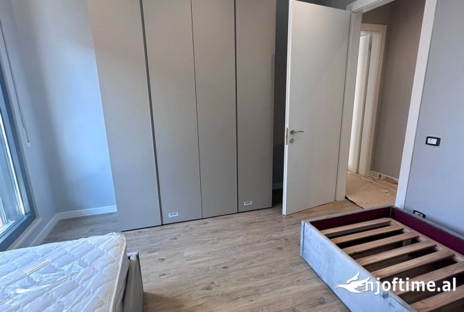 Shtepi me qera Apartament ne Tirane, 2+1, Mobilimi E mobiluar, Pagesa 1,300  Euro.